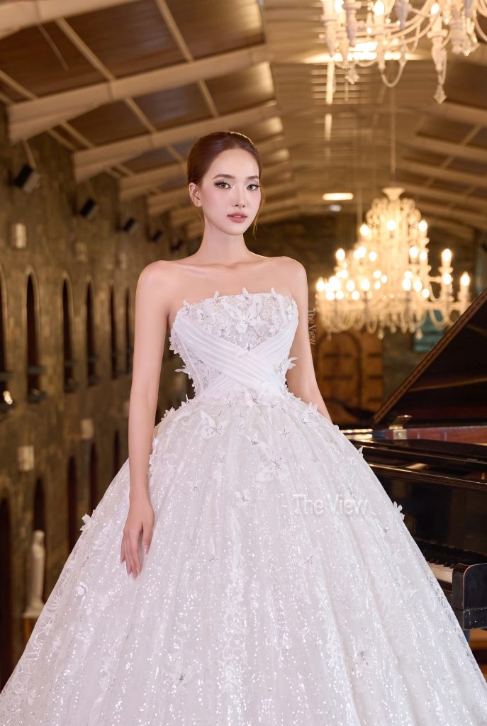 Áo cưới dáng xòe lộng lẫy mặc đại lễ