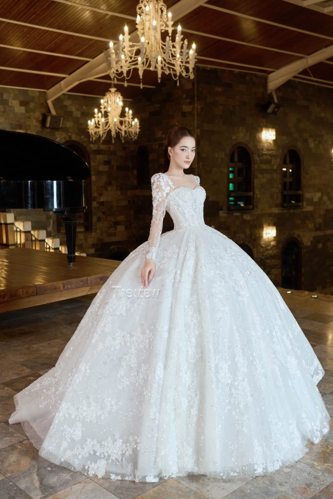 Váy cưới dài tay hở cổ chất liệu ren bling tùng xòe độn mặc cổng lễ chính 