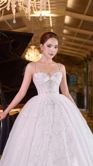Váy Cưới Đứng Cổng 2 dây Sang Trọng Hoành Tráng mã 673
