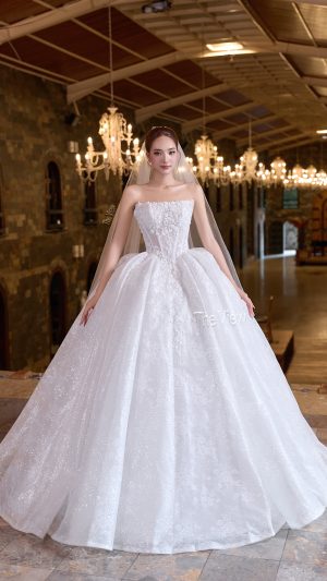 Sore đứng cổng đại lễ cúp ngực đơn giản trang trọng
